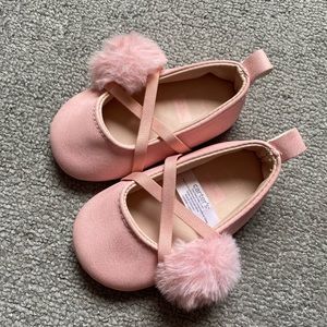 Carter’s Baby Girl shoes size 0-3 Months. EUC